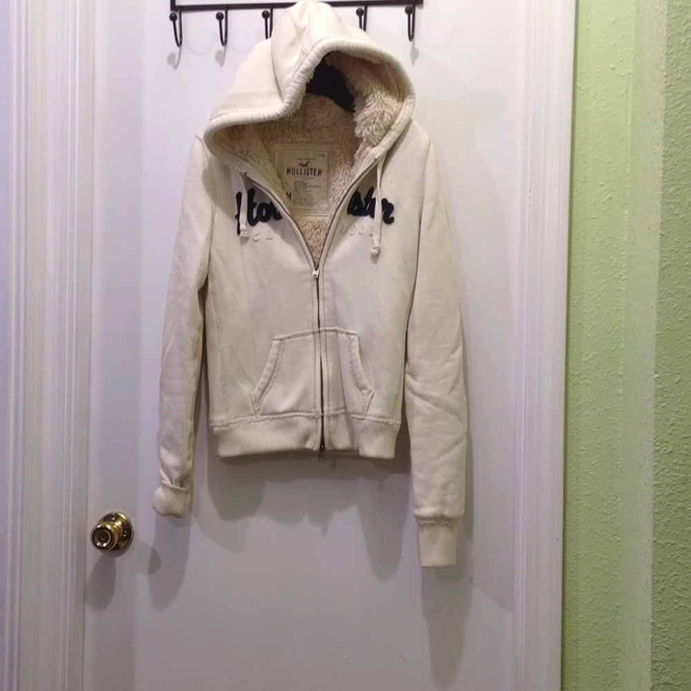 Hollister woman sweater size medium lined very warm